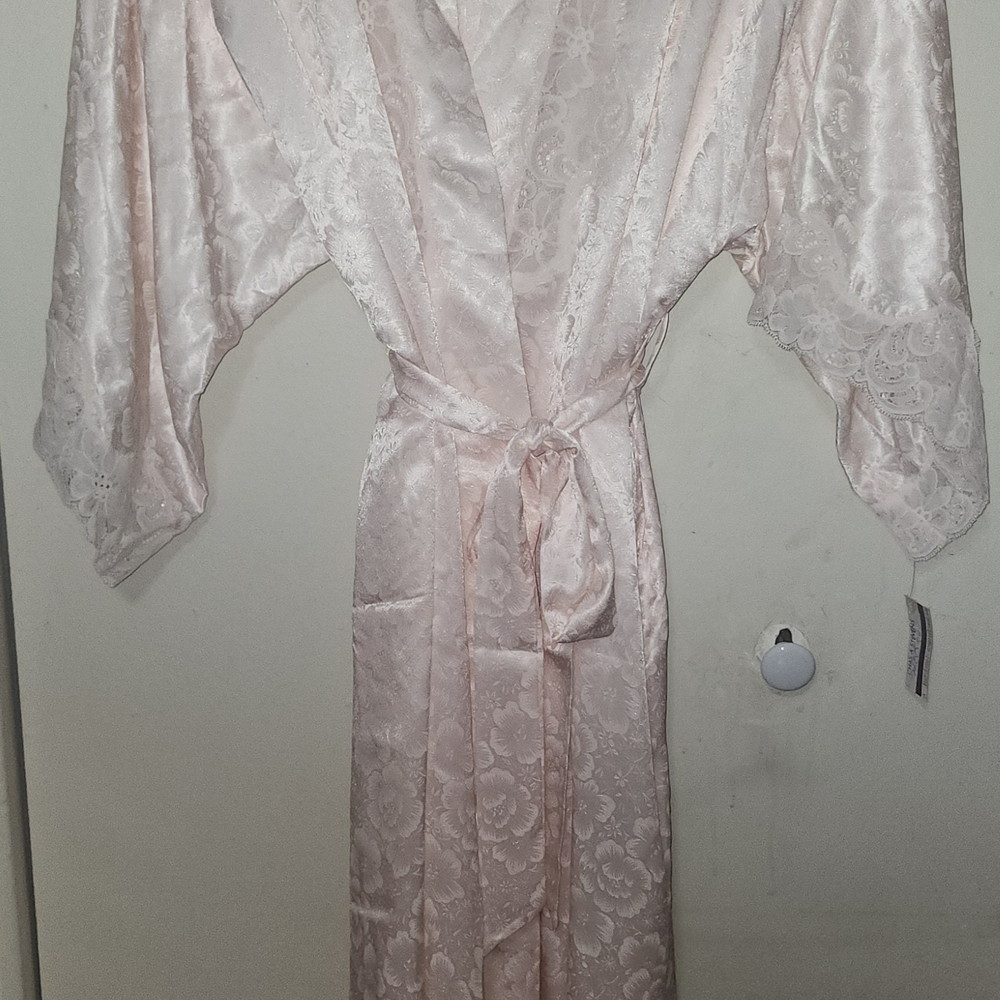Luxurious Pink Satin Robe with Flowing Sleeves